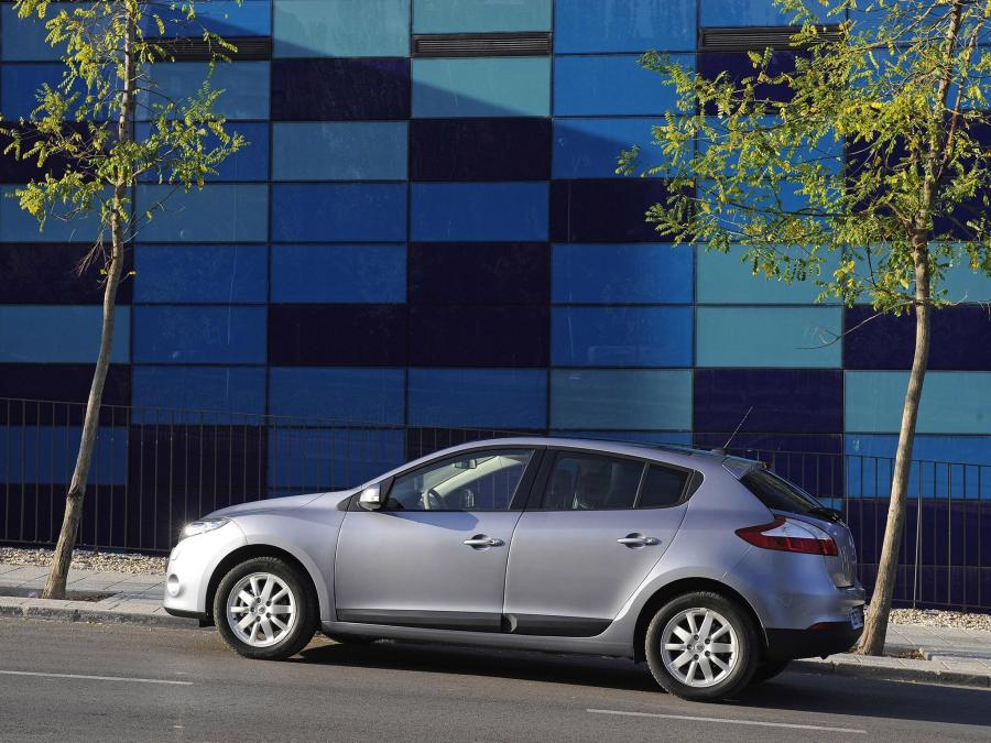  Renault Megane 2008 года  (фото 18 из 146)